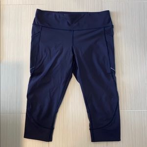 Lululemon Navy Capri Leggings w/ mesh Size 12